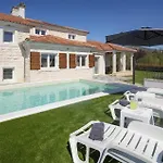 Casa de Férias Cozy Home In Dubrava Kod Sibenika *
