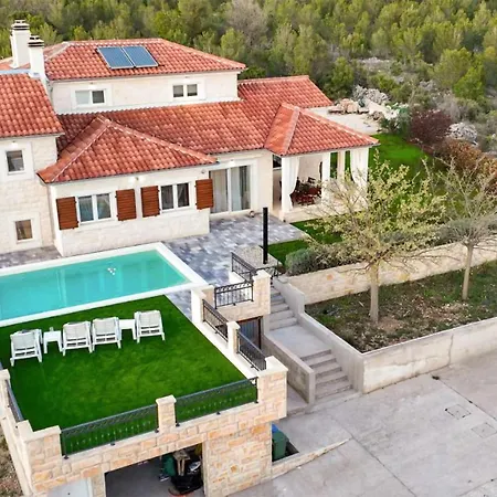 Cozy Home In Dubrava Kod Sibenika Casa de Férias