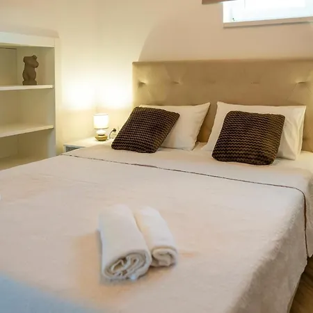 In Kod Sibenika * Dubrava (Sibenik-Knin)