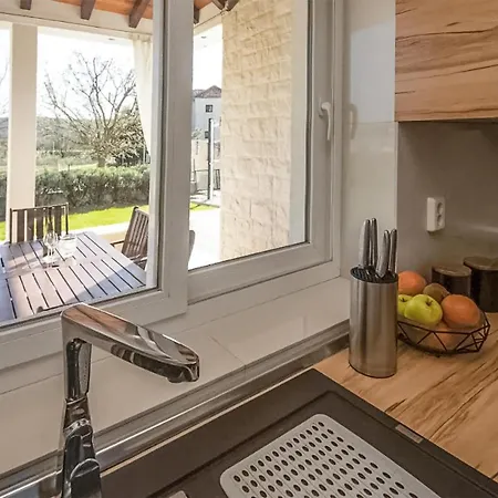 Дом отдыха Cozy Home In Dubrava Kod Sibenika Дубрава