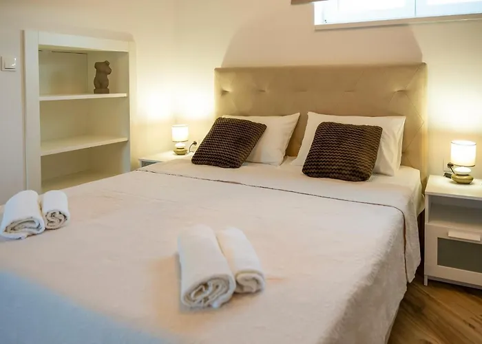 In Kod Sibenika * Dubrava (Sibenik-Knin)